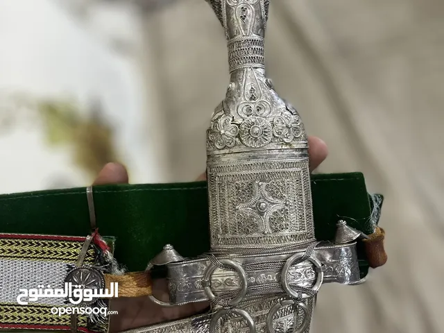 خنجر عماني قديم جدا ونادر وبحالة ممتازه