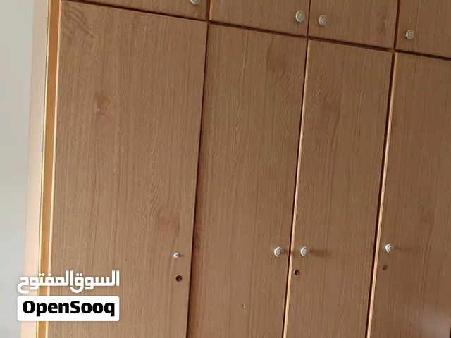 غرفه نوم خزانه وتختين ومكتب وفرشات