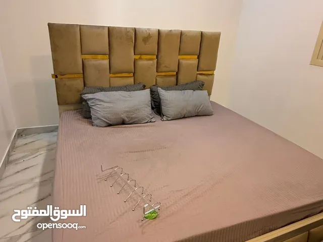 غرفه نوم فخمه بالمرتبه بدون دولاب