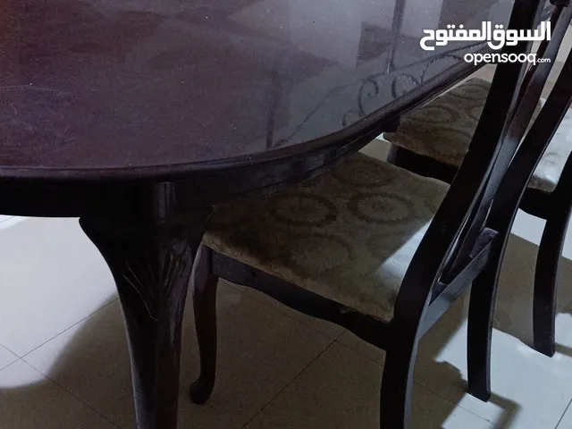 طاولة طعام من الخشب الساج