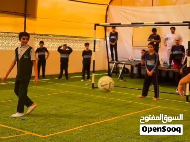 مدرسة قائمة للبيع في الخوض