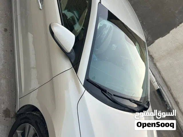 2017 هيونداي النترا Standard