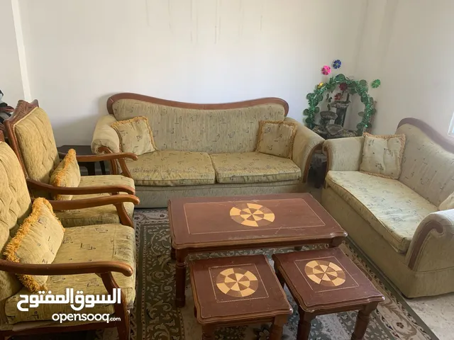 طقم كنب مع طاولات للبيع