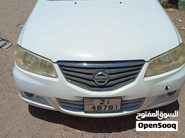 2011 نيسان صني Standard