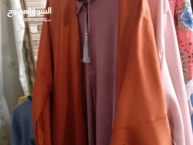 ملابس مشكله جديدة للبيع بسعر مغري جدا البيع كامل الكمية