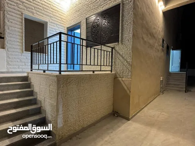 للبيع شقه بناء جديد ارضي اربع غرف وصاله معيشه سوبر ديلوكس