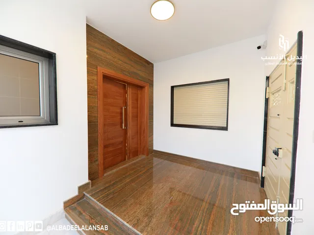 320 m2 More than 6 bedrooms Townhouse for Rent in Tripoli Zanatah