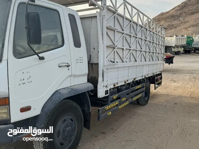 للبيع شاحن 7 طن موقع في العين لتواصل
