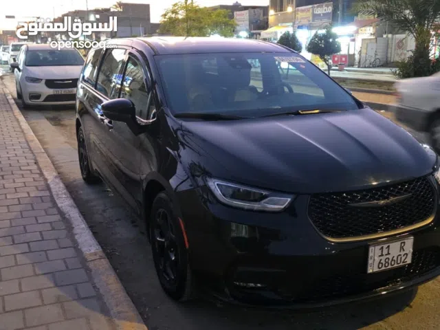 كرايسلر باسفيكا هايبرد 2023