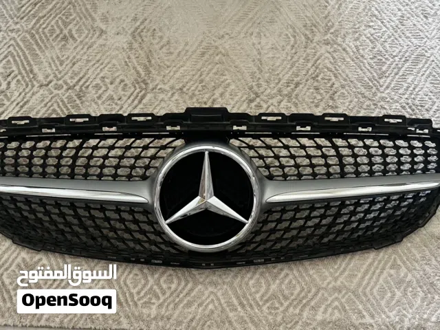 شبك مرسيدس اصلي وليس تجاري مع العلامه بحاله ممتازه جدا C 300 موديل 2015 الي 2020  والسعر نهائي