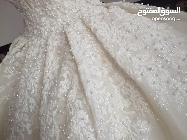 فستان زفة عروس للبيع أو للإيجار مقاس ميديم إلى لارج