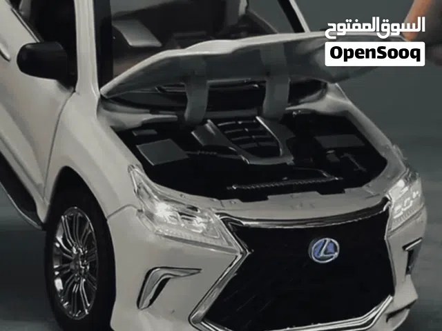 سيارة لكزس حديد حجم كبير مع إضاءة وصوت