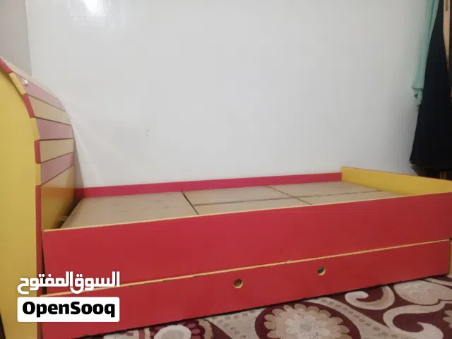 السرير في حالة سليمة بس  ارجو التواصل على التطبيق