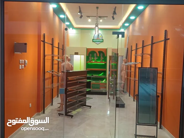 تجهيزات محل تجاري جاهز للالبسة المحل للبيع .