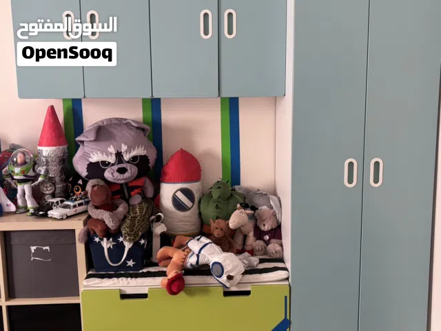 من ايكيا دولاب و خزانتين معلقة للاطفال