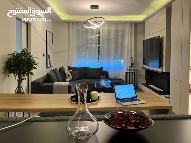 شقه  مفروشه للايجار فاخره في عبدون منطقه مميزه جدا قرب سفاره البريطانيه
