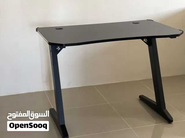 طاولة جيمينغ جديدة مع إضاءة LED احترافية