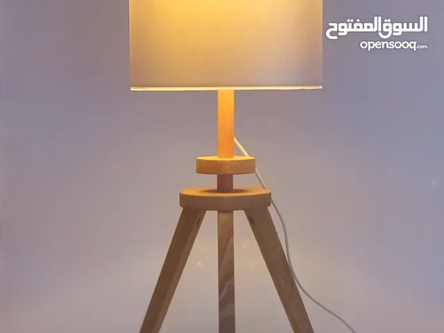 تيبل لامب صناعة يدوية من الخشب قطعة مميزة للبيع ب 15 والتوصيل مجاني لباب بيتك