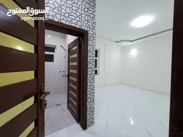 180m2 4 Bedrooms Apartments for Rent in Sana'a Bayt Baws