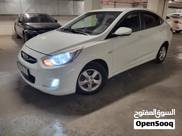 2014 هيونداي اكسنت Standard