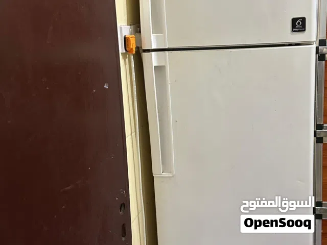 ثلاجه نضيفه جدا