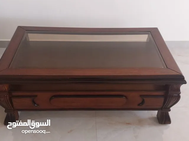 طاولة وسطية لغرفة ضيوف أو معيشة