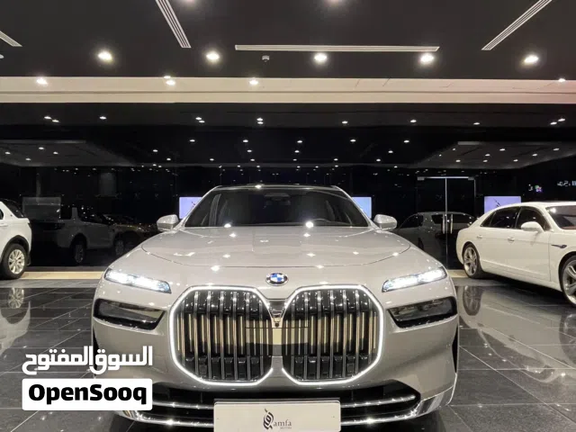 2024 بي ام دبليو الفئة 7 735