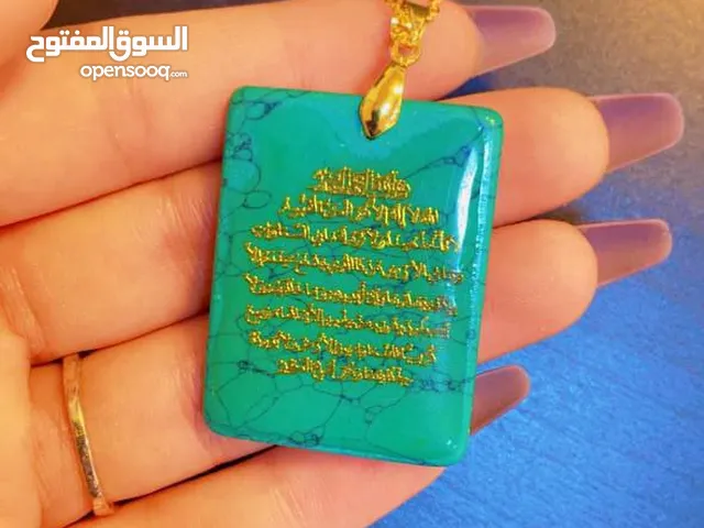 قلادة من الحجر الفيروزي