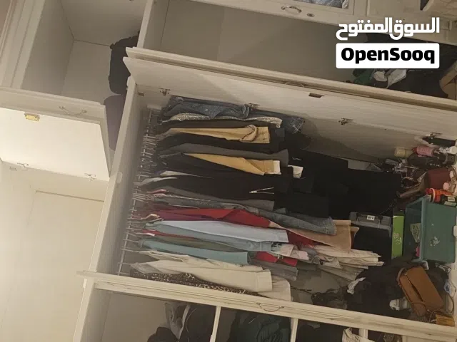 كبت ملابس كبير