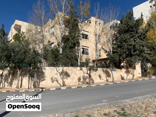920 m2 4 Bedrooms Villa for Sale in Amman Khalda
