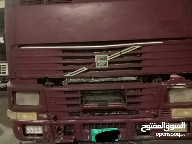 Volvo truck, 2000 model, for sale شاحنه فولفو موديل 2000للبيع