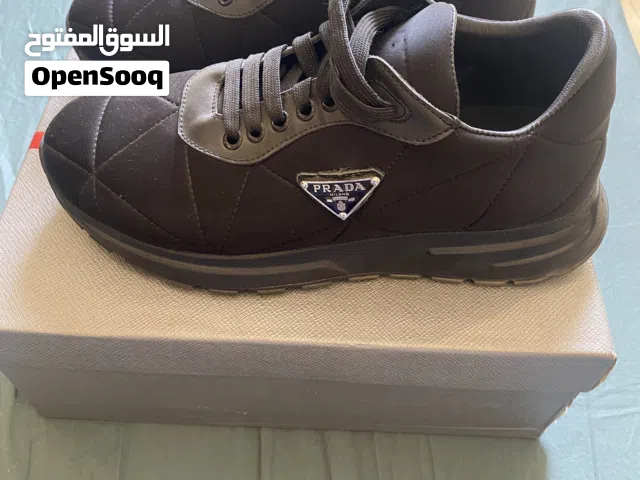 شوز برادا ميرور بحالة جيدة جدا مقاس 42