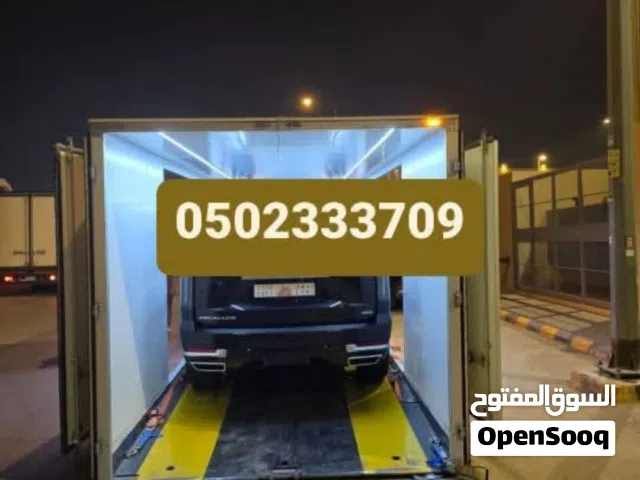 سطحه مغلقه مغطاه لنقل جميع السيارات الحديثه