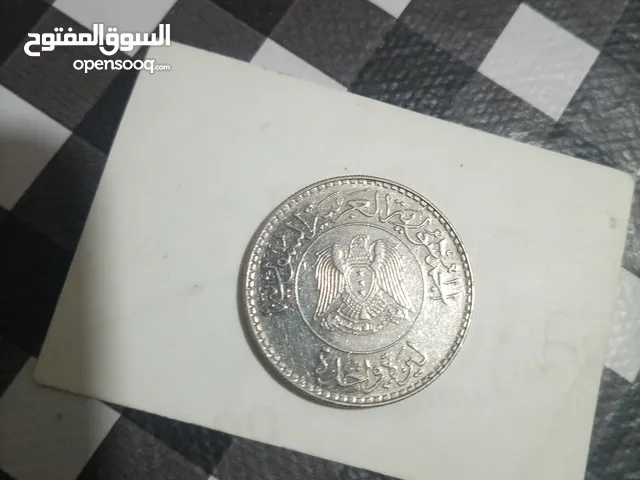 عملات مختلفة