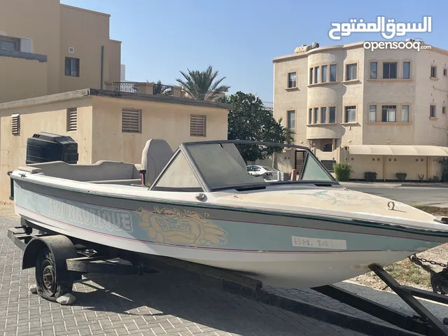 طراد مع ماكينة ميركري 200 و العربة