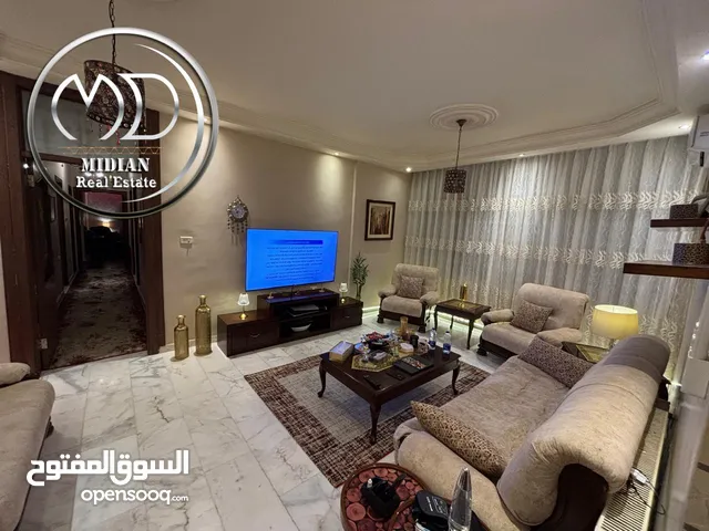 شقة ارضية للبيع خلدا مساحة 200م مع ترس و حديقة 120م تشطيبات سوبر ديلوكس بسعر مميز