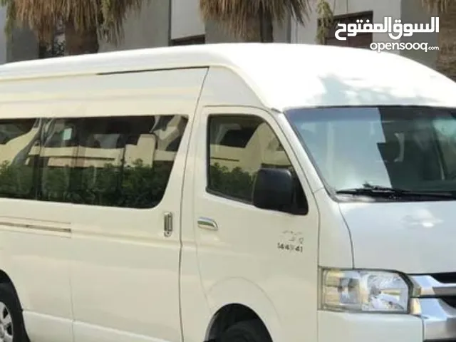 باص توصيل عمال وطلبة مدارس