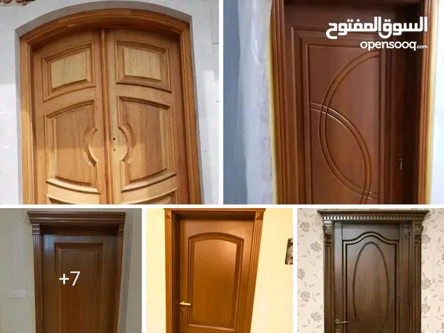 متوفر لدينا للبيع جميع انواع الابواب الخشب والالمنيوم والشبابيك جديد وتفصيل