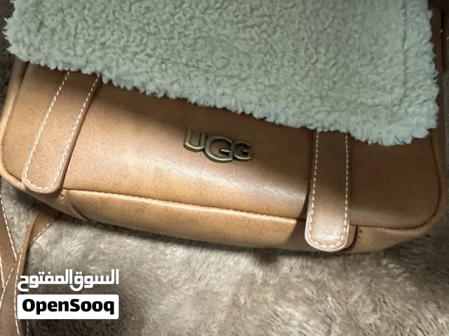 شنطه كروس حول الجسم من Ugg استراليا استعمال خفيف جدا
