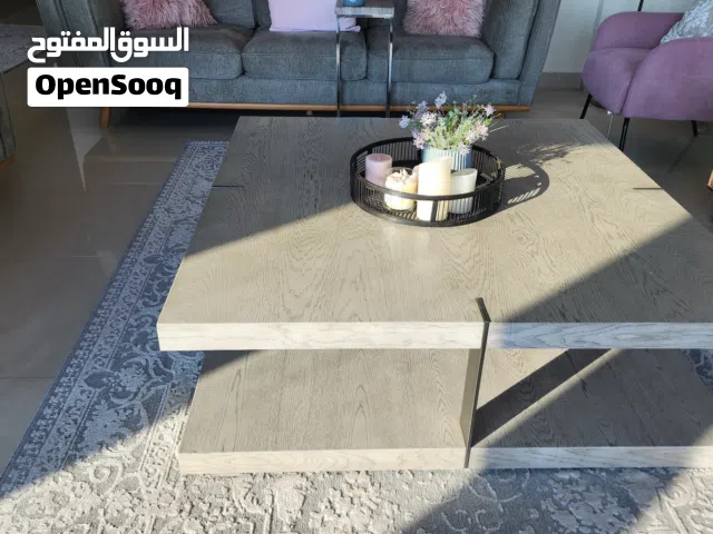 طولة قهوة مربعة الشكل كبيرة