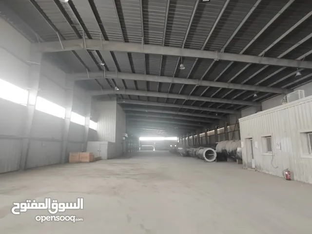 للايجار ورشه  4200m الشعيبه عدد2كرين