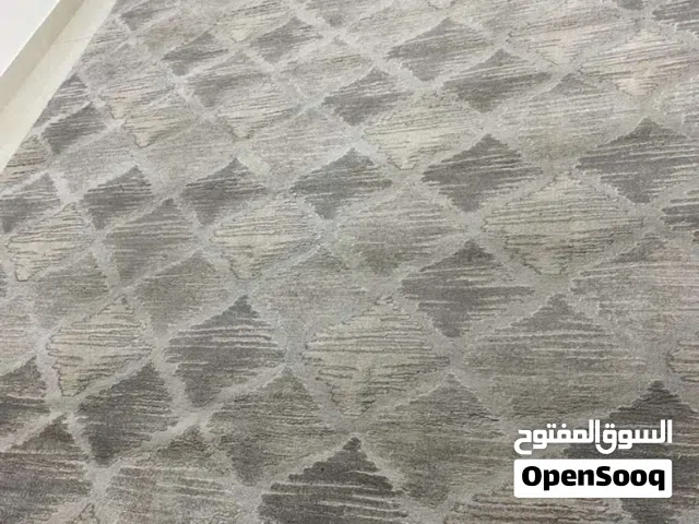 سجادة من صيدا حجم كبير  بسعر لقطة  حجم 270*370 مستعملة بحاجة الي تنظيف وغسيل فقط