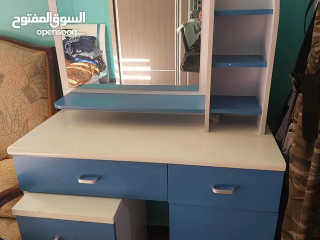 مكتب اطفال مع مراية ووحدة ادراج