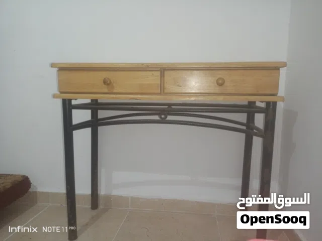 طاولة مرايه بدون مرايه بس 5 دنانير