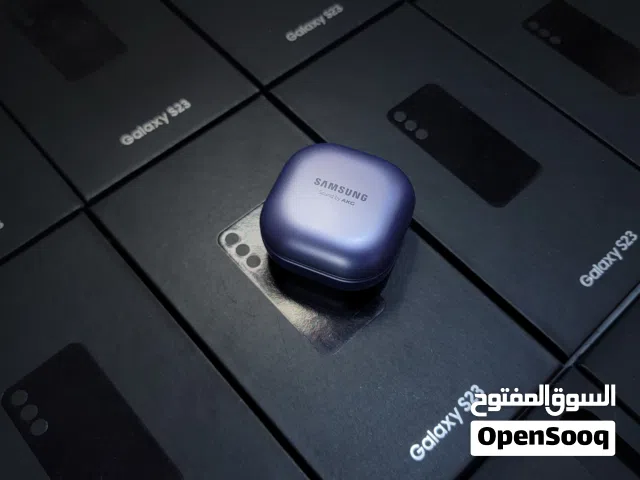 # Samsung Buds 1 استمتع بتجربة صوتية نقية وعميقة تأخذك إلى عالم من النغمات المتوازنة بوضوح استثنائي
