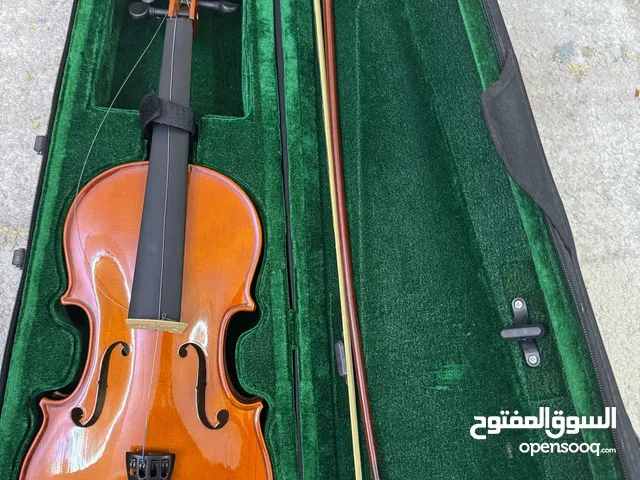 كمان في علبته مع قوسه