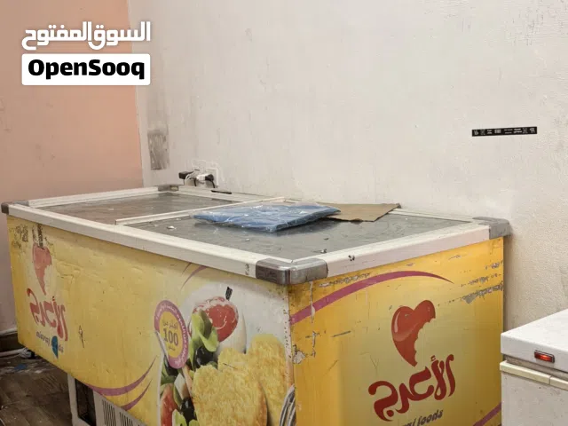 ثلاجه بطح حجم كبير ثلاجه صلاه نبي بتشيل كميات كبيره