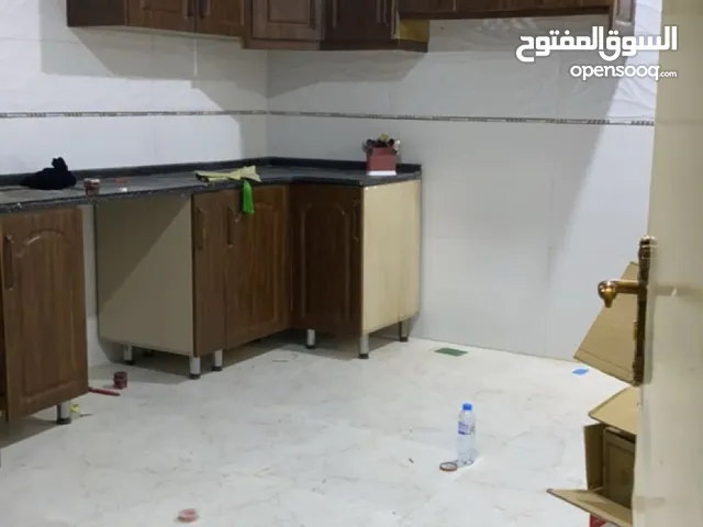 200 m2 5 Bedrooms Townhouse for Rent in Basra Juninah