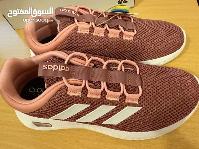 حذاء اديداس جديد مع البوكس