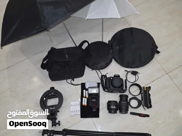 كاميرا Nikon D5300 مع عدة تصوير متكاملة نظيفة تماما
